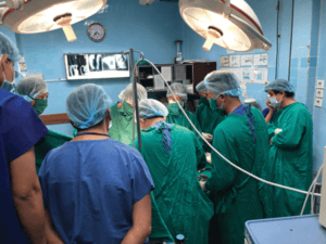 Ca ghép mạch máu nhân tạo cứu sống cánh tay