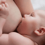 Sữa mẹ là nguồn dinh dưỡng tốt nhất dành cho trẻ