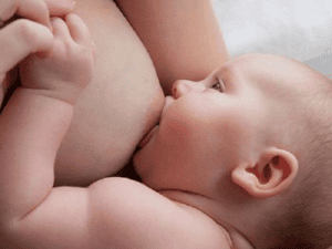 Sữa mẹ là nguồn dinh dưỡng tốt nhất dành cho trẻ