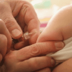 Tiêm vắc xin sởi bảo vệ trẻ an toàn trước dịch sởi